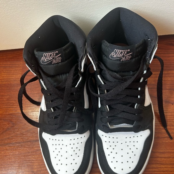 Nike Air Jordans Black and White High-Top Sneakers in crackle leather - Picture 2 of 15